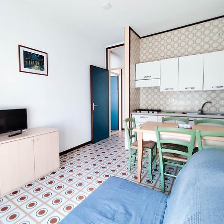 Ariston Fronte Mare Apartman Lido di Jesolo Kültér fotó